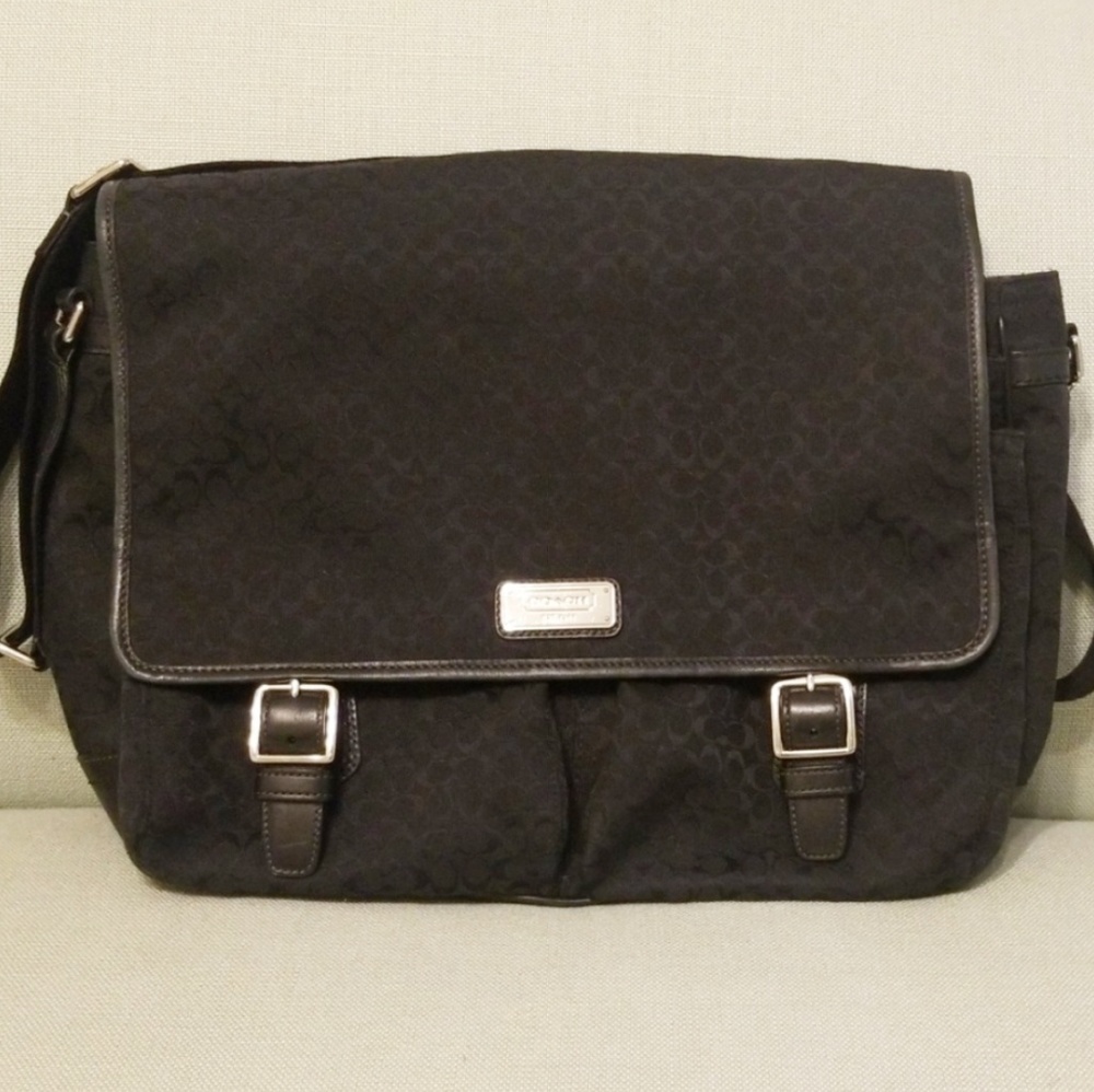 COACH BLACK VOYAGER MESSENGER BAG *EUC*